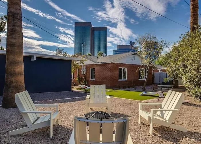 Holiday home The Historic Phoenix